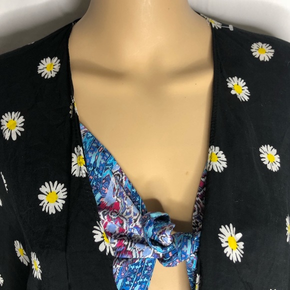 Brandy Melville Floral Daisy Print Black Kimono - Picture 5 of 8